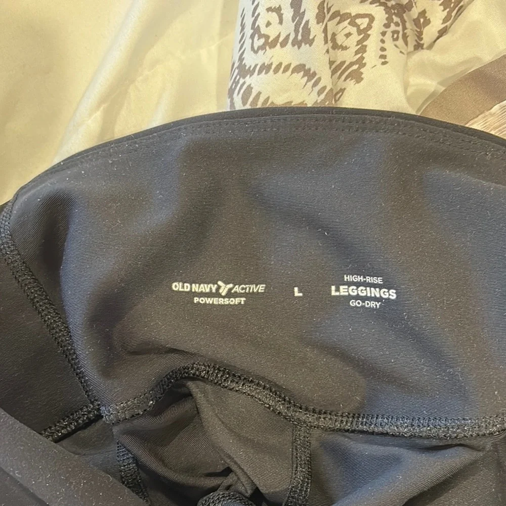 Old Navy Active High-Rise Black Leggings - Picture 3 of 3